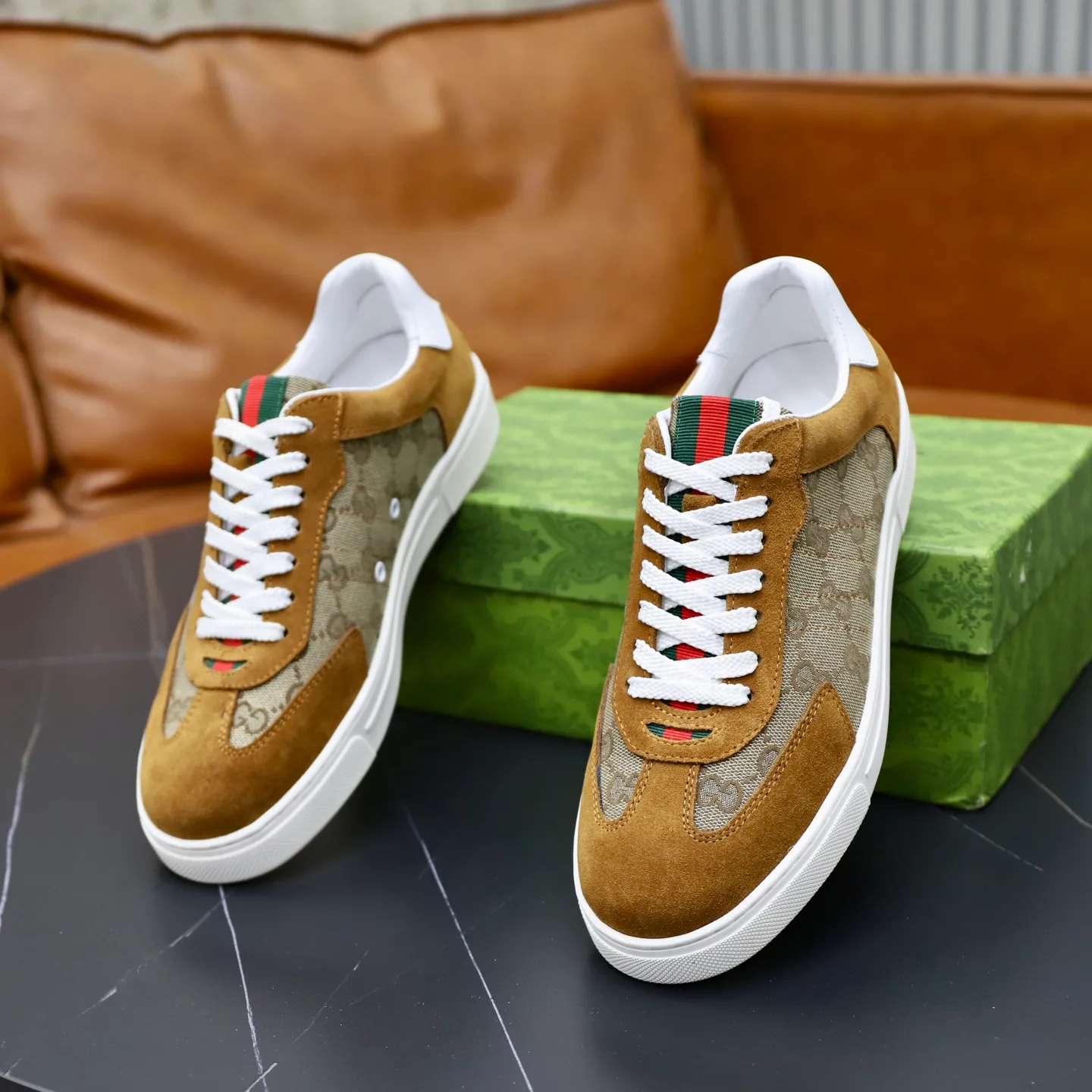 Ex-factory price: 380💰🙅‍♂️🙅‍♂️🙅‍♂️ Brand: Gucci GUCCi Standard code: 38-44 (45 customized) Grade: Same as the official website Material: Original leather splicing Comfortable and breathable sheepskin lining Original wear-resistant outsole Style category: Men's fashionable casual shoes Running sneakers Distinguished luxury brand elements Top luxury Color: actual picture color
